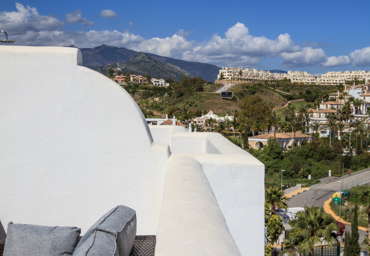 Apartment in Estepona - Top del Golf Hills Marbella - Large roof top lounge terrace