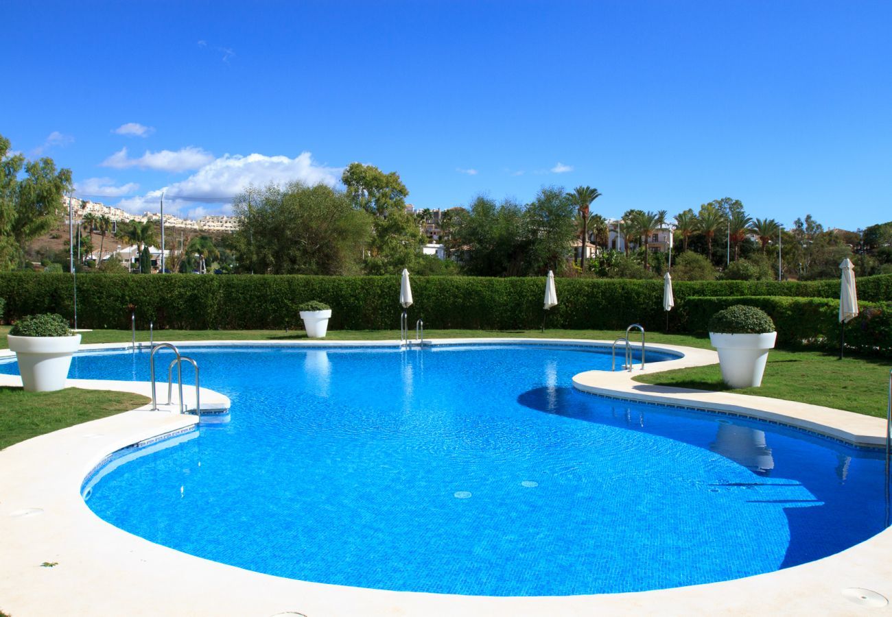 Apartment in Estepona - Top del Golf Hills Marbella - Large roof top lounge terrace