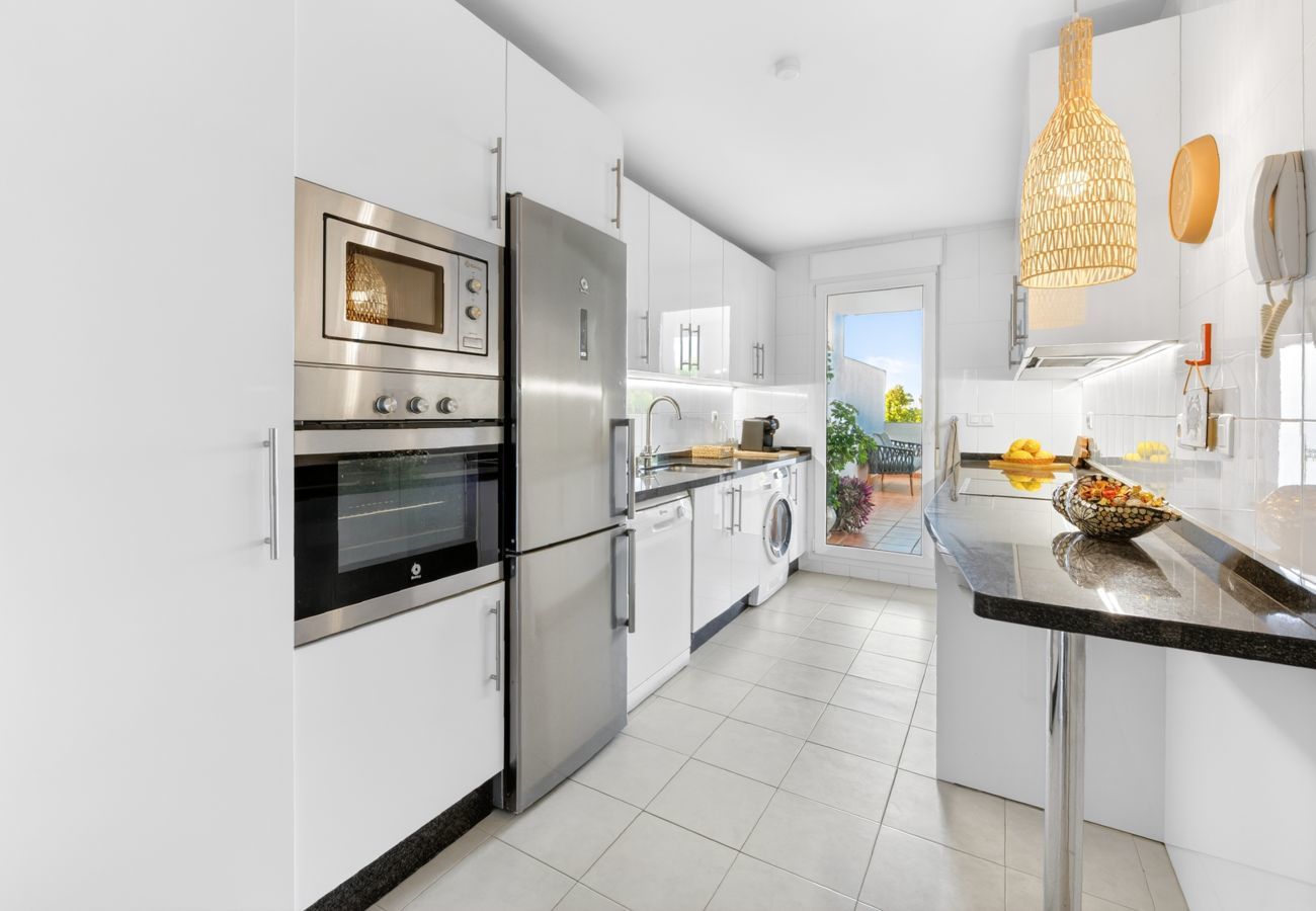 Apartment in Benalmádena - Torrequebrada Golf Resort | Luxury Apartment with Terrace, Pool & Private Parking