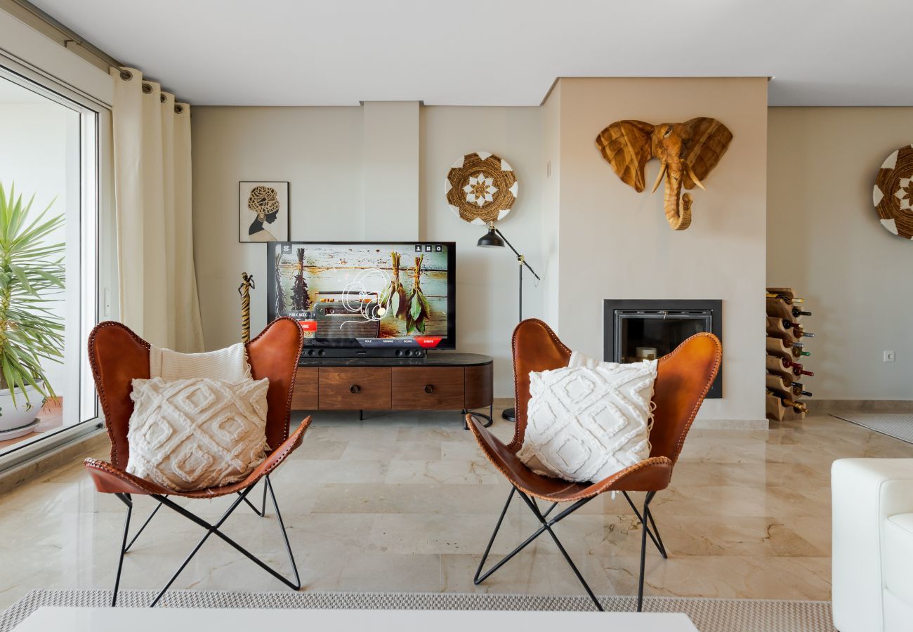 Apartment in Benalmádena - Torrequebrada Golf Resort | Luxury Apartment with Terrace, Pool & Private Parking