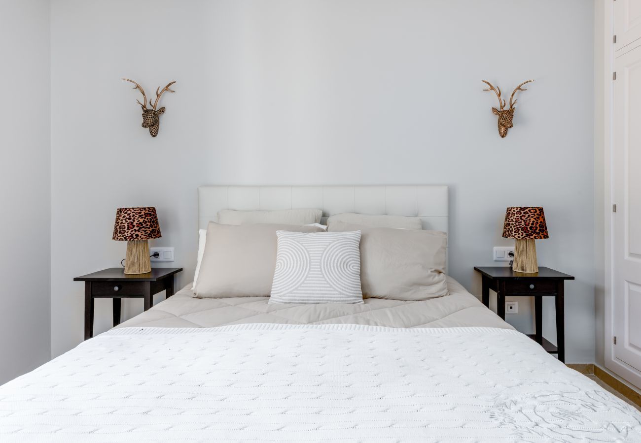 Apartment in Benalmádena - Torrequebrada Golf Resort | Luxury Apartment with Terrace, Pool & Private Parking