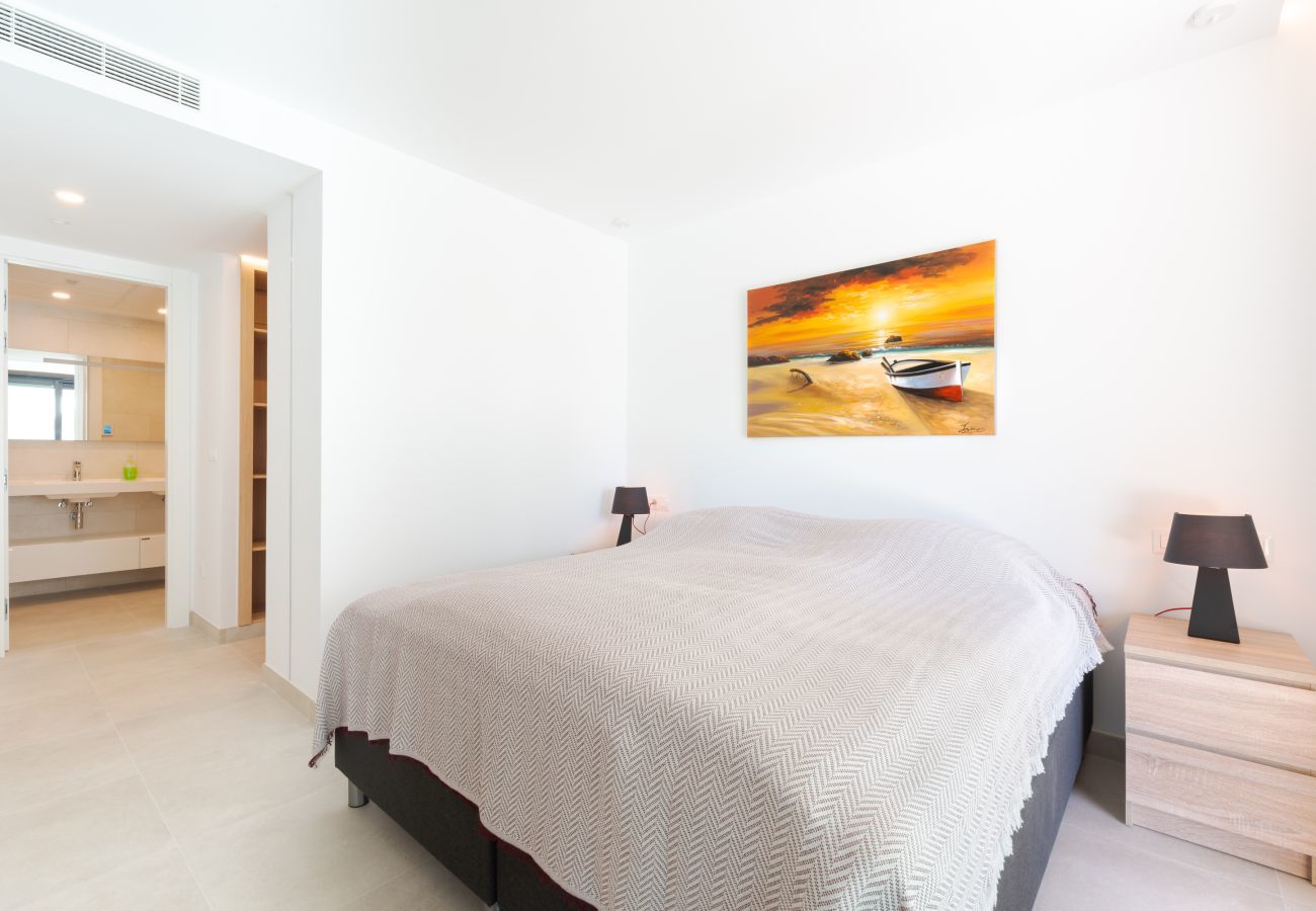 Apartment in Fuengirola - Jade Tower | 2-Bedroom Coastal Luxury Apartment in Fuengirola