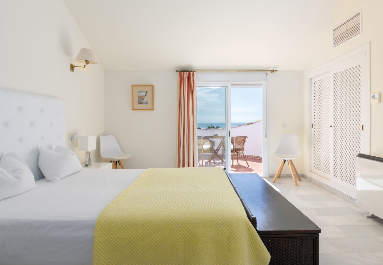 Apartment in Mijas Costa - Jardines de Calahonda IX | 3 Bedroom stunning Sea View Apartment with Terrace & Pool