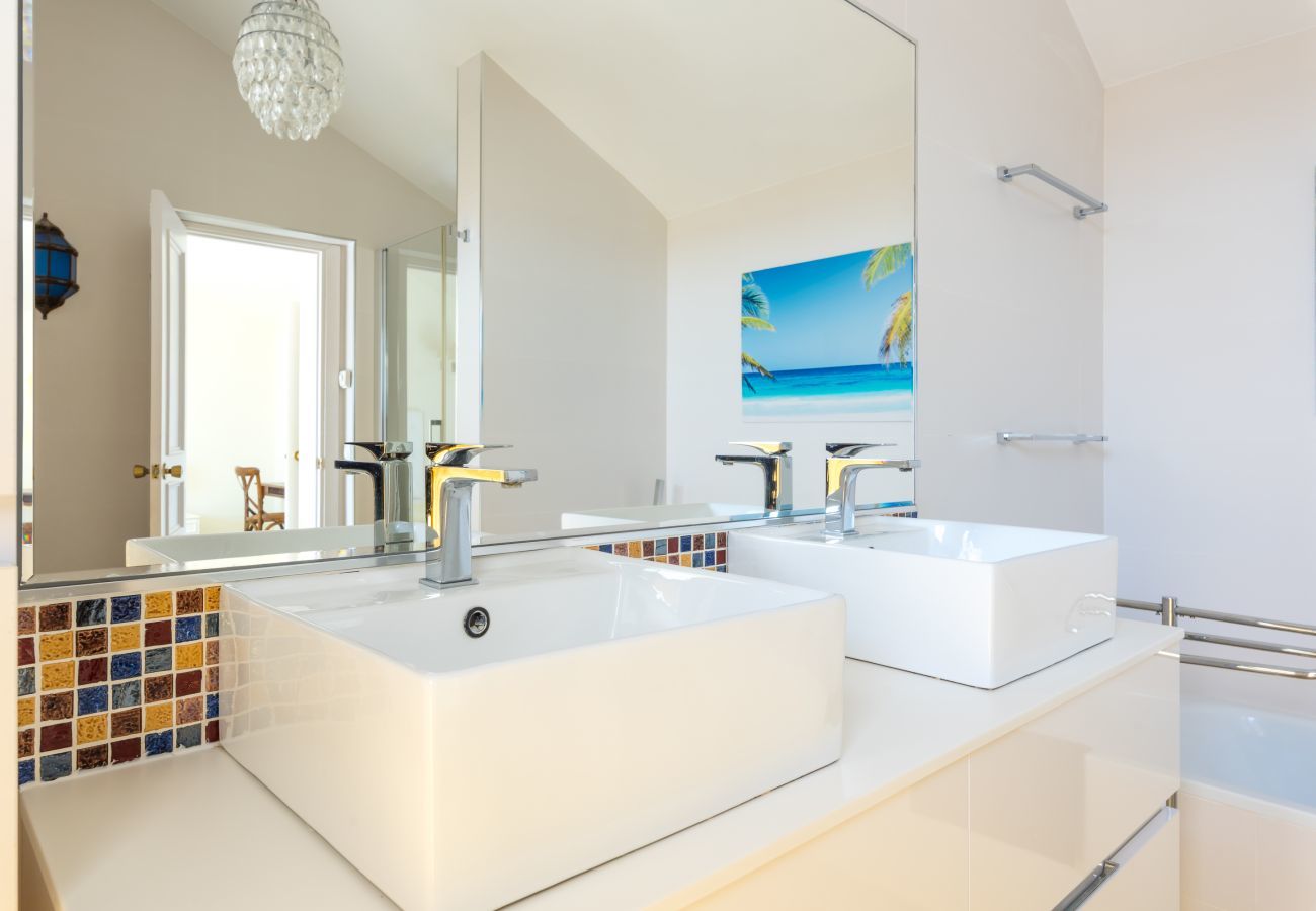 Apartment in Mijas Costa - Jardines de Calahonda IX | 3 Bedroom stunning Sea View Apartment with Terrace & Pool