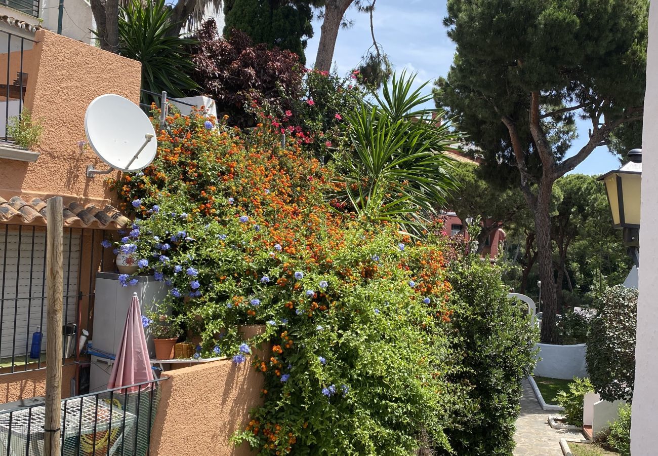 Apartment in Mijas Costa - Calahonda Beach III – Beachfront Apartment with Sea Views in Mijas Costa