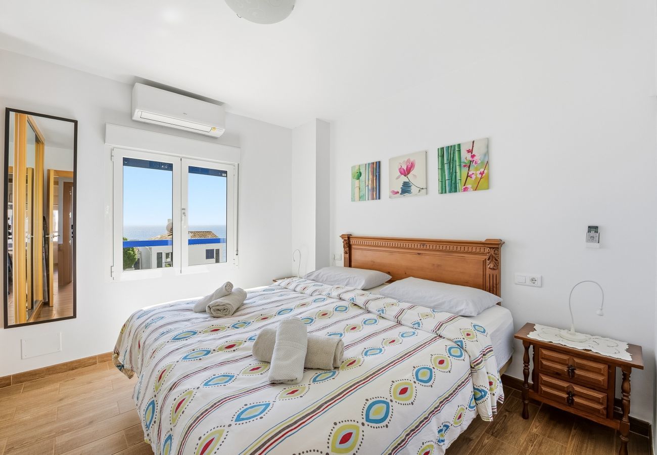 Apartment in Mijas Costa - Calahonda Beach III – Beachfront Apartment with Sea Views in Mijas Costa