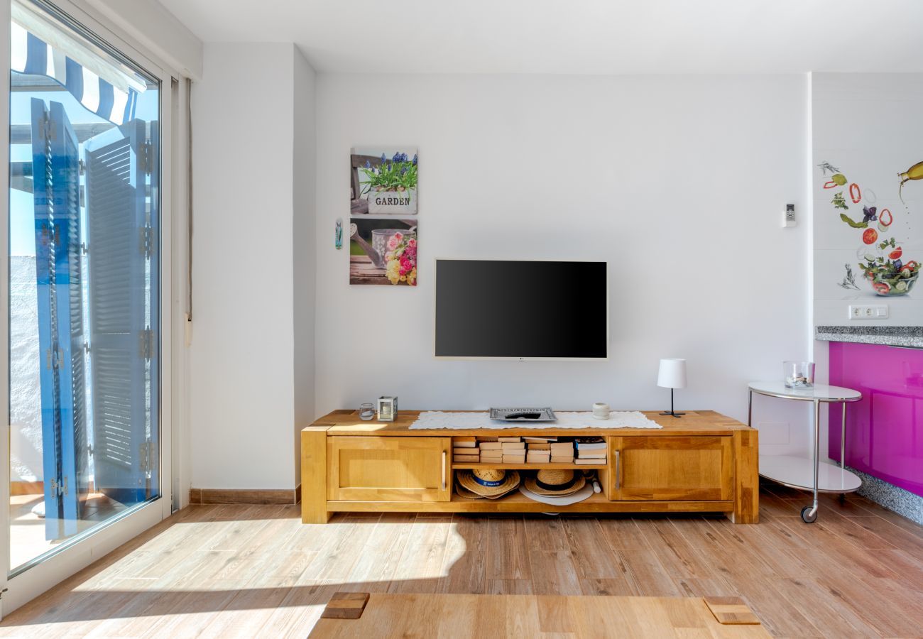 Apartment in Mijas Costa - Calahonda Beach III – Beachfront Apartment with Sea Views in Mijas Costa